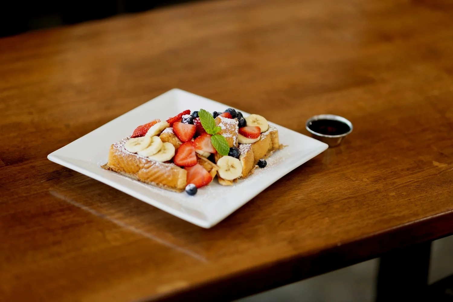 French toast with berries